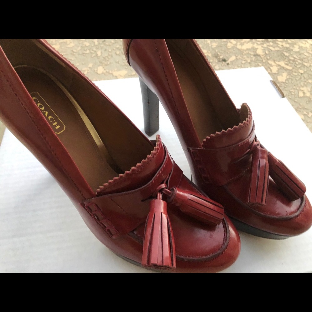 Coach platform pumps